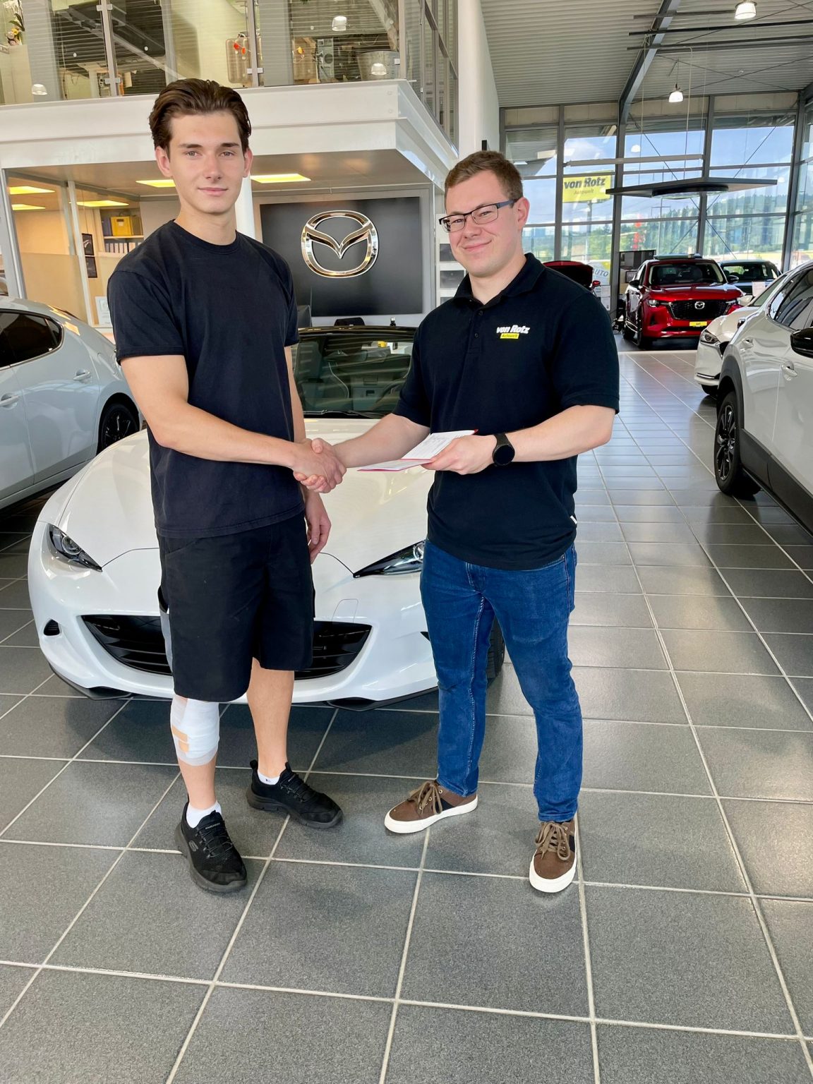 Wir sind stolz auf unsere Lehrlinge 🎉 - Auto Welt von Rotz AG 2