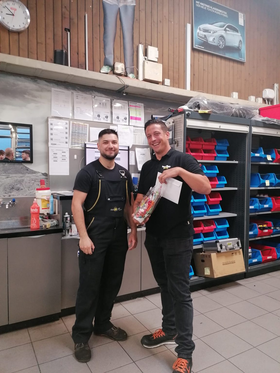 Wir sind stolz auf unsere Lehrlinge 🎉 - Auto Welt von Rotz AG 3