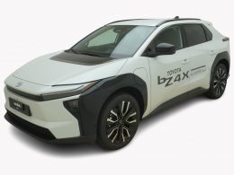 TOYOTA bZ4X Premium AWD ** 22 KW ** - Auto Welt von Rotz AG